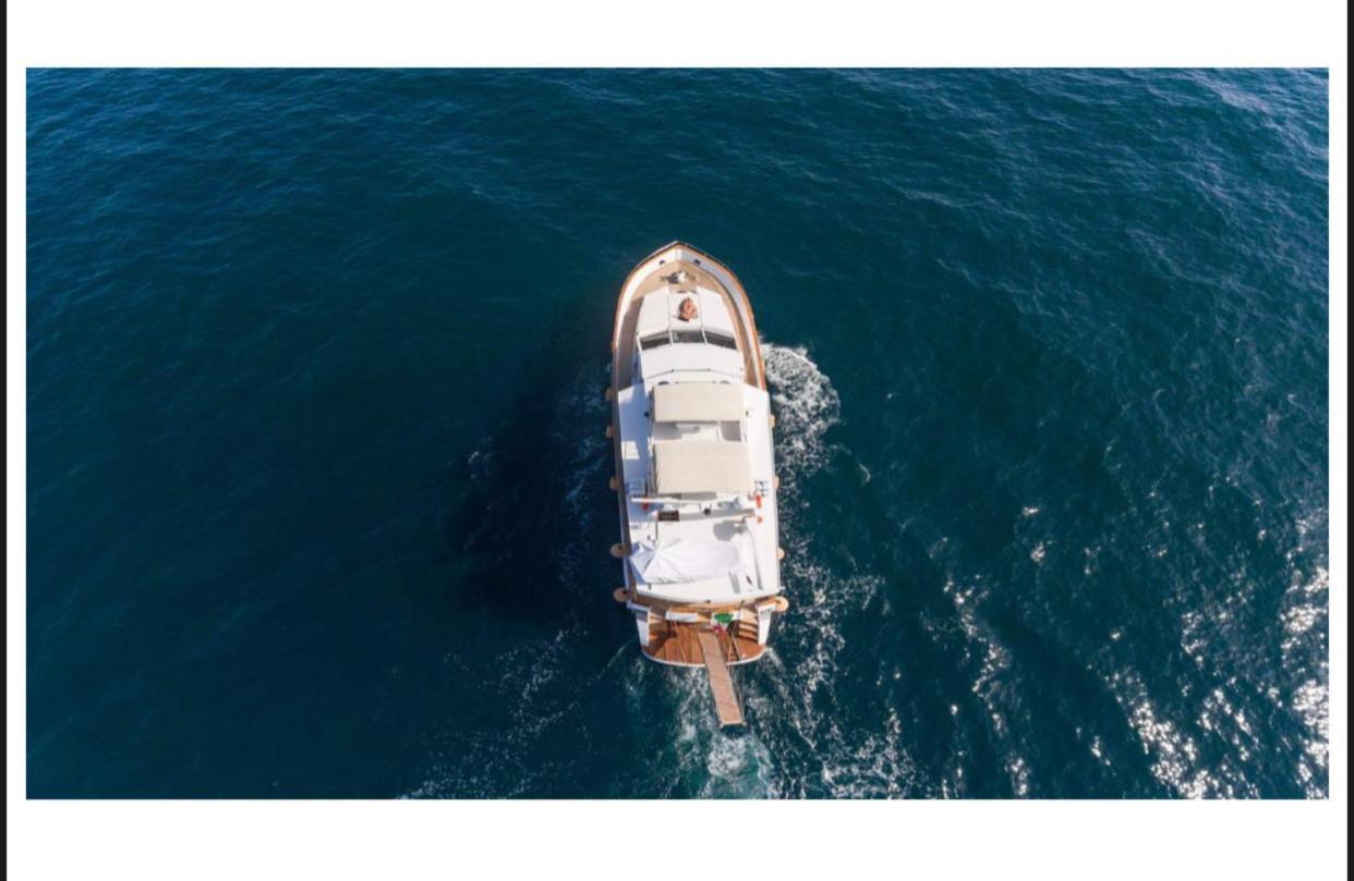 Yacht Fire Stare Castellammare di Stabia Exteriér fotografie